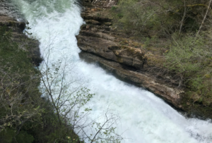 L'Areuse coule à l'air libre à travers ses gorges